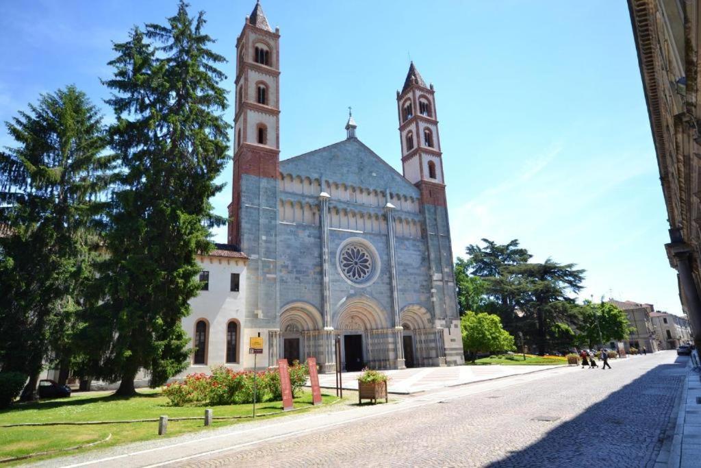Appartamento Conte Verde Vercelli Luaran gambar